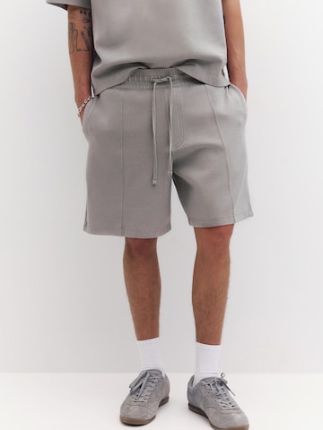 Pull&Bear Loosefit Kalhoty – šedá: přední strana