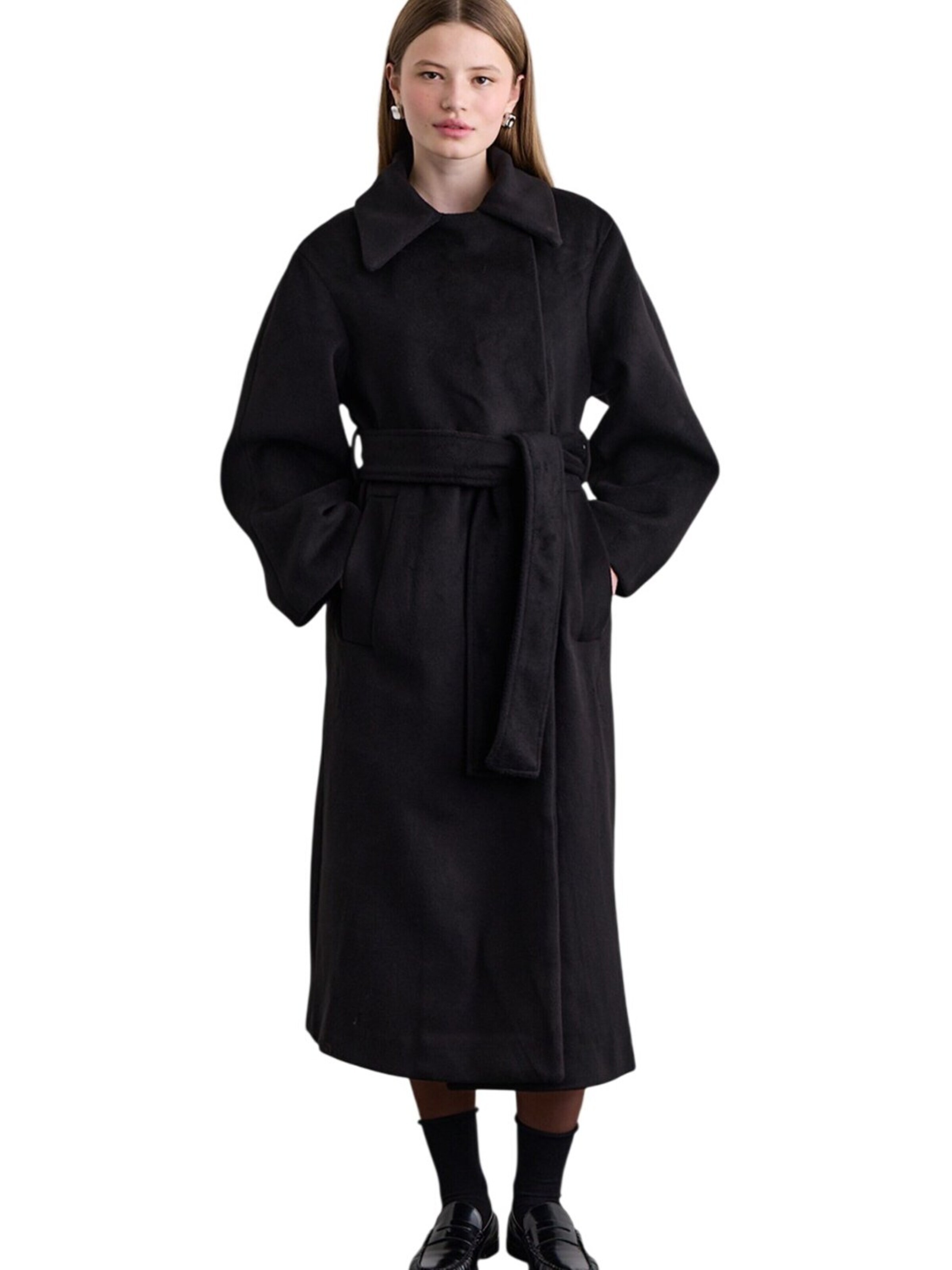 MANUKA Winter Jacket in Black: front