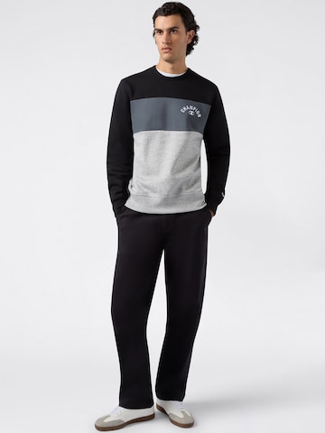 Felpa di Champion Authentic Athletic Apparel in nero: frontale
