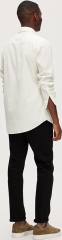 Coupe regular Chemise SELECTED HOMME en blanc