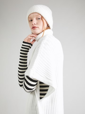 Robes en maille 'MANNY' b.young en blanc