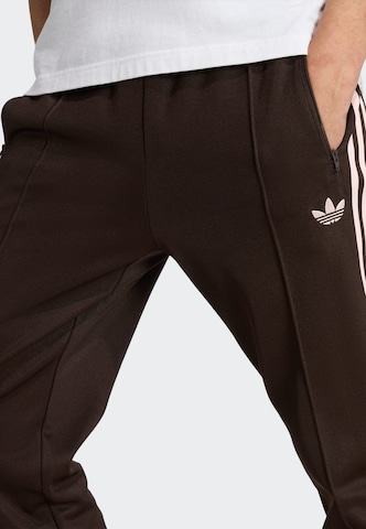 ADIDAS ORIGINALS Slimfit Hose 'Classic' in Braun