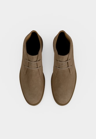 BOSS - Botines chukka 'Orlan' en beige: arriba