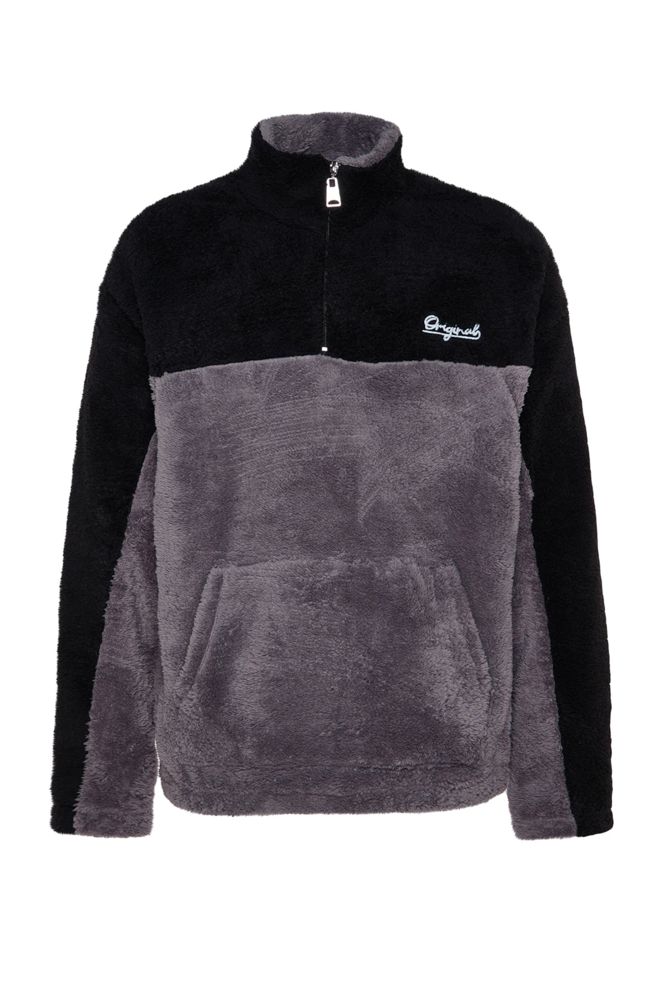 Trendyol Sweater in Black: front