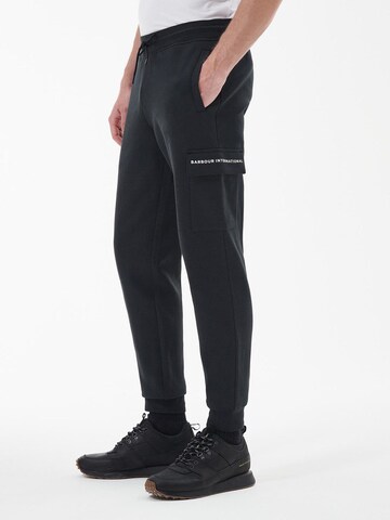 Barbour International Zwężany krój Spodnie w kolorze czarny