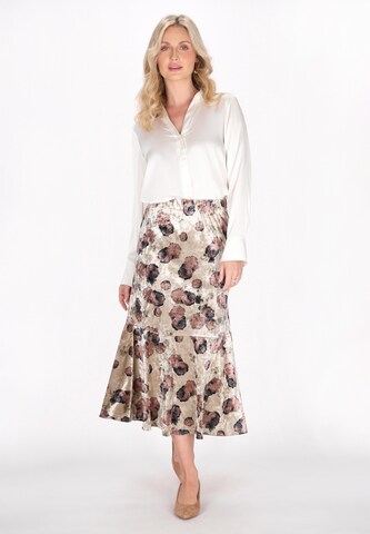 Usha Rok in Beige
