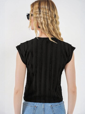 Bigdart Blouse in Black