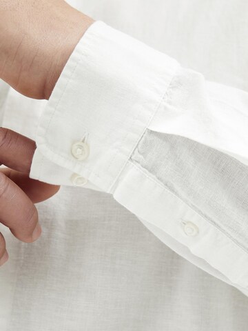 Slim fit Camicia 'JJEBreeze' di Jack & Jones Plus in bianco