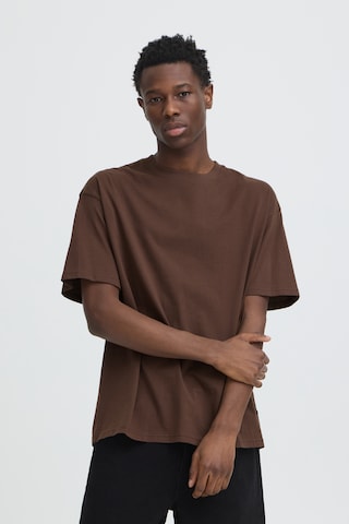 Tricou 'SDWITTLE' de la !Solid pe maro