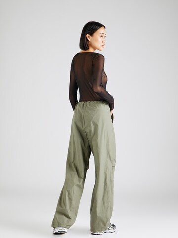 Cotton On Lużny krój Spodnie 'TOGGLE' w kolorze zielony
