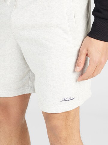 HOLLISTER Regular Broek in Grijs