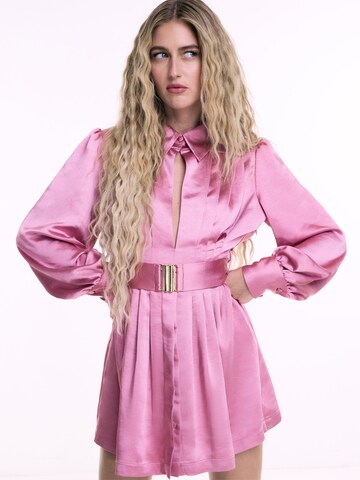 Robe 'Edda' ABOUT YOU x Emili Sindlev en rose : devant