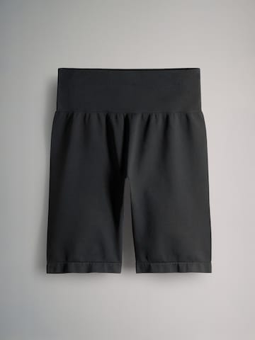 The Set Skinny Shorts in Schwarz