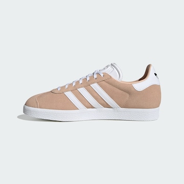 ADIDAS ORIGINALS Trampki niskie 'Gazelle' w kolorze beżowy