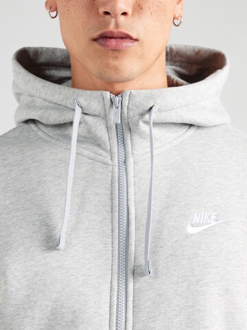 Nike Sportswear - Regular Fit Casaco em moletão 'Club Fleece' em cinzento