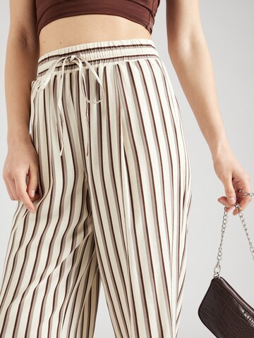 VERO MODA Loose fit Pleat-front trousers 'JESMILO' in Beige