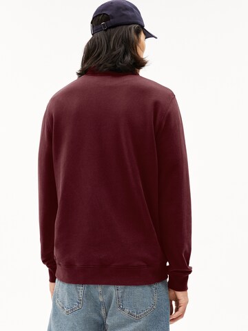 ARMEDANGELS Sweatshirt ' WAARLO COMFORT ' in Rood