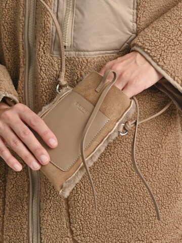 Crickit Smartphonehoesje ' LENI ' in Bruin