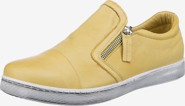 ANDREA CONTI Classic Flats in Yellow: front