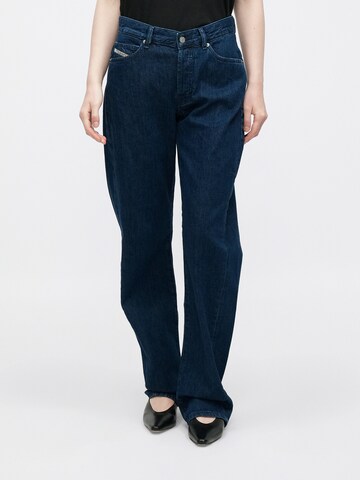 DIESELLoosefit Traperice '1974 D-ELLZ' - plava boja: prednji dio