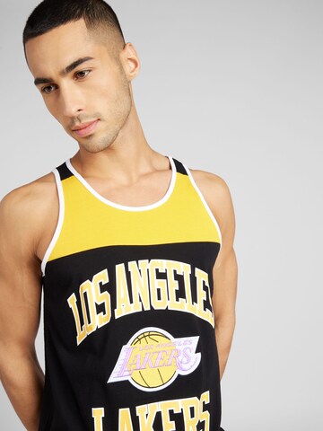 Mitchell & Ness Λειτουργικό μπλουζάκι 'LA LAKERS' σε μαύρο