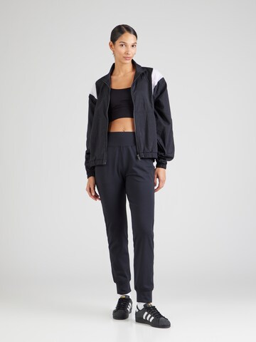 Champion Authentic Athletic Apparel Tapered Sporthose in Schwarz