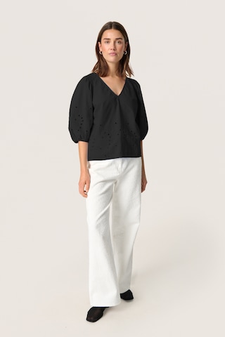 SOAKED IN LUXURY Blouse in Zwart