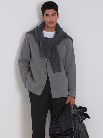 Lufian Strickjacke mit praktischen Taschen in Grau