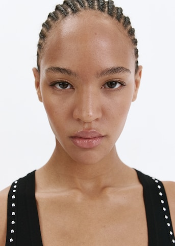 Top de la MANGO pe negru