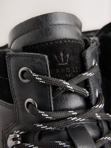 Next - Botas con cordones en negro