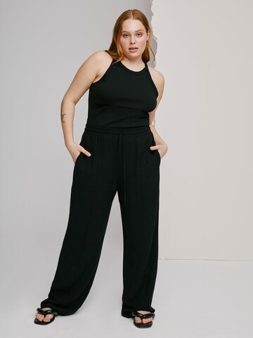 A LOT LESS Loose fit Pleat-front trousers 'Giovanna' in Black