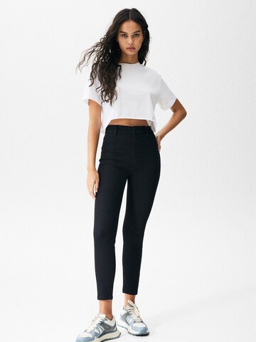 Pull&Bear Skinny Jeans in Black: front