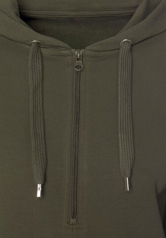 BENCH Sweatshirt in Grün