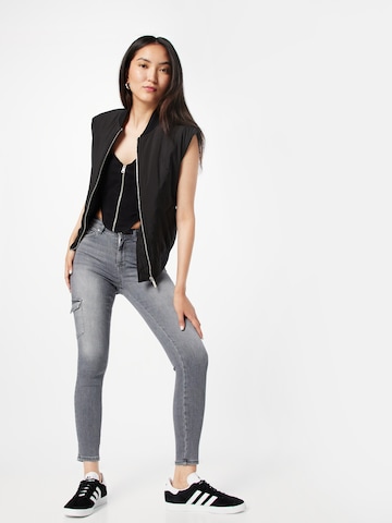 Skinny Pantaloni eleganți de la ONLY pe gri