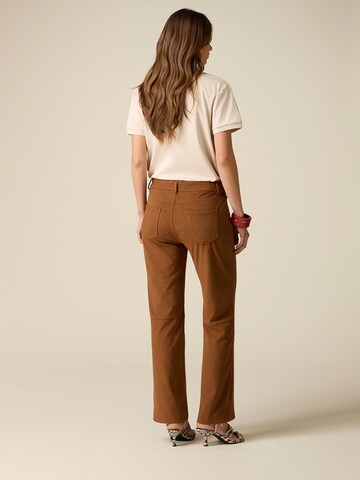 regular Pantaloni di oltre in marrone
