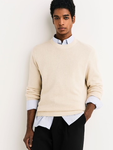 Pulover de la Next pe bej: față