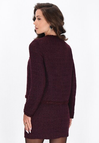 faina Tussenjas in Rood