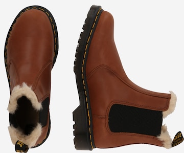 Dr. Martens - Botas chelsea 'Leonore' em castanho