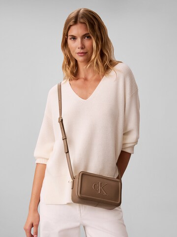 Calvin Klein Schoudertas in Bruin: voorkant
