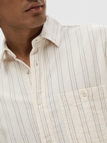 SELECTED HOMME Regular fit Button Up Shirt in Beige