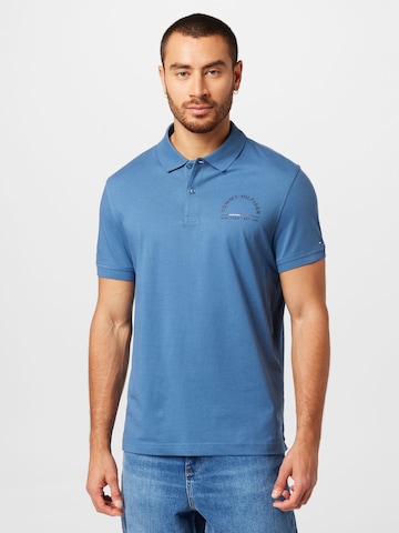 TOMMY HILFIGER T-shirt i blå: framsida