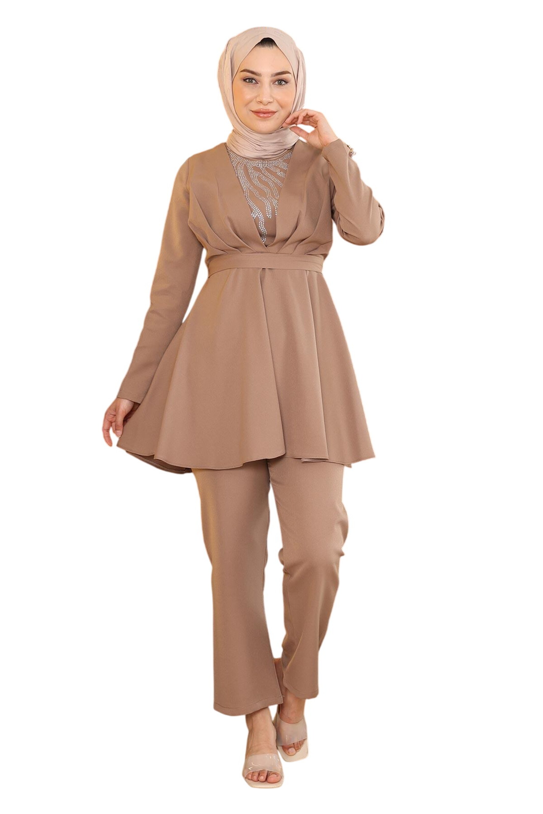 MODAMIHRAM Hosenanzug in Beige: Vorderseite