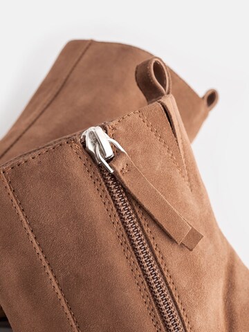 Next Stiefelette in Braun