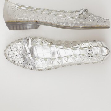 Stuart Weitzman Flats & Loafers in 39 in Silver: front