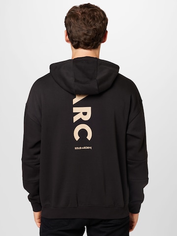 !Solid Sweatshirt in Black