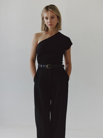 EDITED Lużny krój Spodnie 'Berte Tall' w kolorze czarny