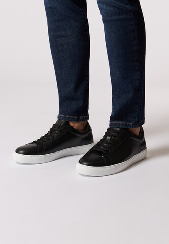 ROY ROBSON Sneakers in Black: front