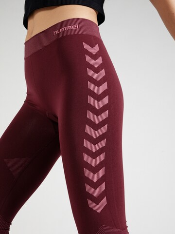 Skinny Pantaloni sportivi 'First' di Hummel in rosso