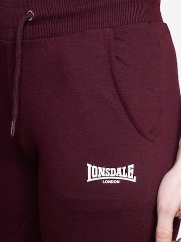 Regular Pantalon de sport 'WEYCROFT' LONSDALE en rouge
