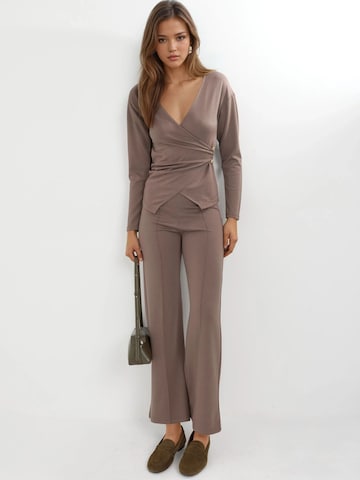 Pantalons de tailleur Hiccup en marron : devant